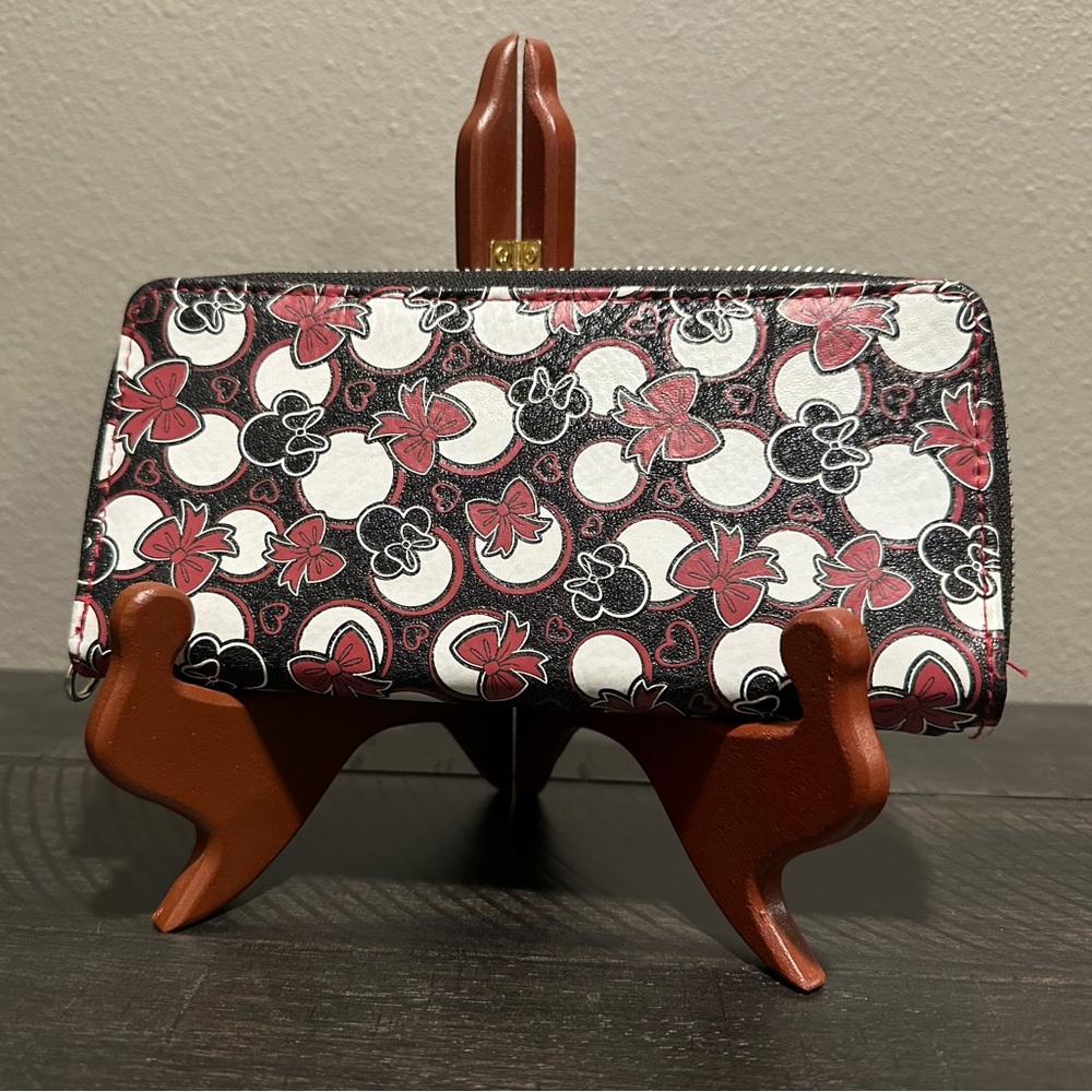 Minni Loves Dots zip wallet/wristlet Disney Parks authentic merch nice used cond